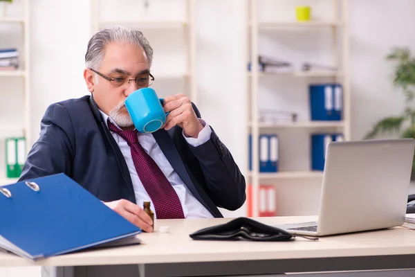 Altunternehmer im Insolvenzkonzept — Stockfoto