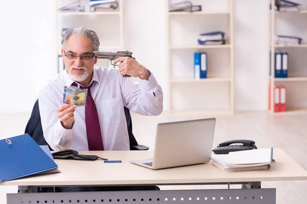 Velho empresário empregado em conceito de falência — Fotografia de Stock