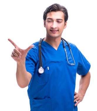 Genç erkek doktor beyaz düğmelere basıyor.