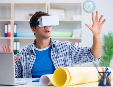 Sanal gerçeklik VR gözlüklü genç tasarımcı