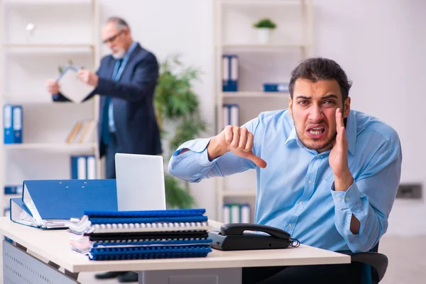 Old boss and his young assistant in the office — Stock Photo, Image