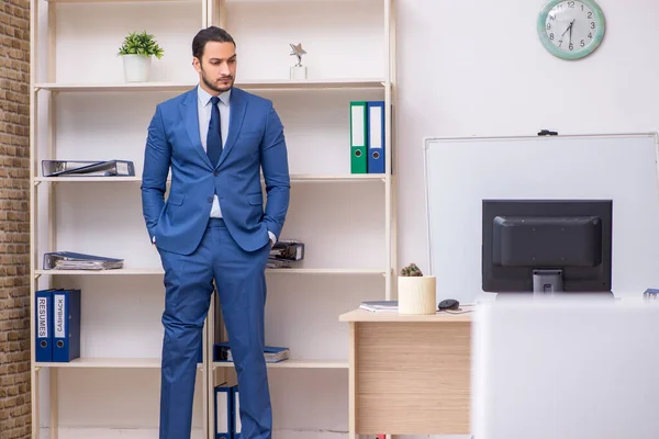 Young male businessman employee working in the office — Stock Photo, Image