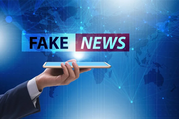 Fake news concept in informatie manipulatie concept — Stockfoto