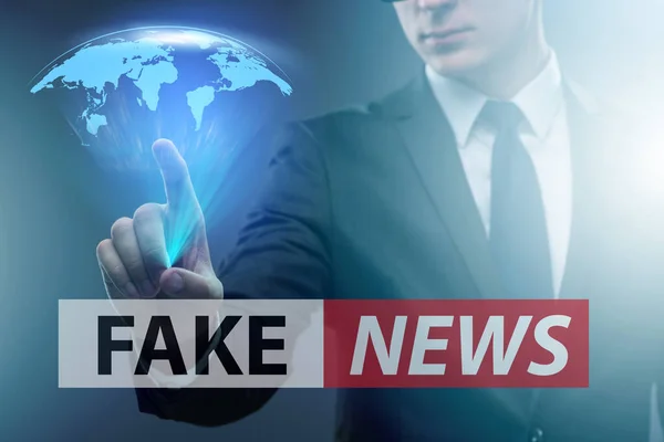 Concepto de noticias falsas en concepto de manipulación de información —  Fotos de Stock