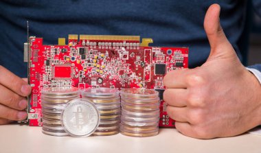 Bitcoin Madencilik Konsepti 'ndeki genç adam