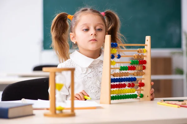 Small girl with abacus in the classroom — Stock Photo, Image