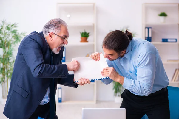 Old boss and his young assistant in the office — Stock Photo, Image