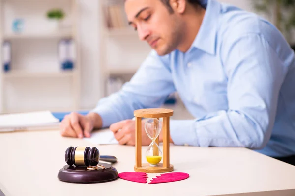 Young man in courthouse in divorcing concept — Stock Photo, Image