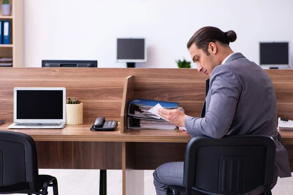 Young male employee working in the office — Stock Photo, Image