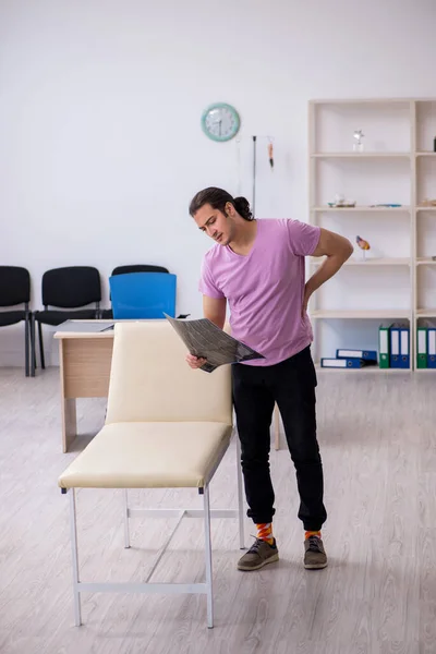 Young male patient waiting for doctor radiologist — Stock Photo, Image