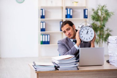 İş yükü erkek çalışanı zaman yönetimi kavramı