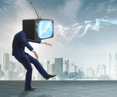 İnsan ve televizyon yerine medya zombisi kavramı