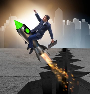 İş adamı roketle kaya boşluğundan uçuyor