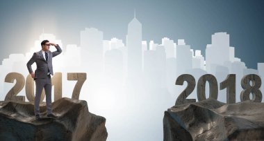 İş adamı 2017 'den 2018' e kadar bekliyor.