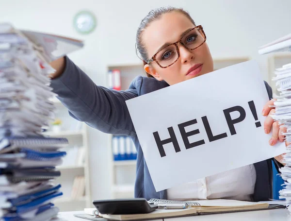 Businesswoman pleading for help in office — Stock Photo, Image