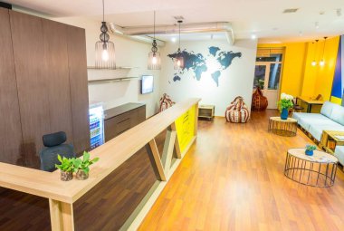 Yurt yatakhanesinin resepsiyonu