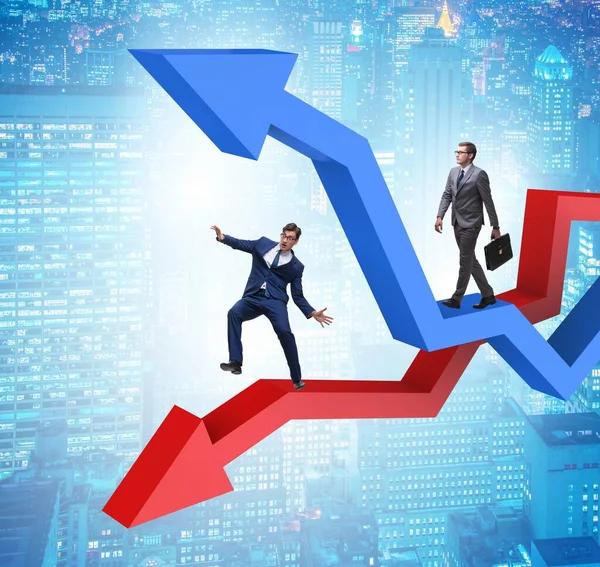 Crescimento oposto e gráficos decliine com homem de negócios — Fotografia de Stock