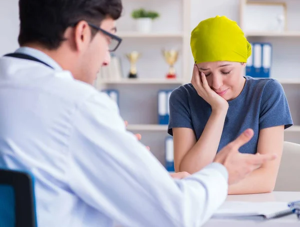 Krebspatient zum Arztbesuch in Kliniken — Stockfoto