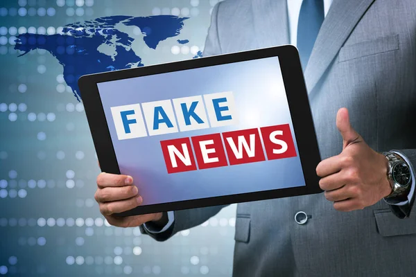 Fake news concept in informatie manipulatie concept — Stockfoto