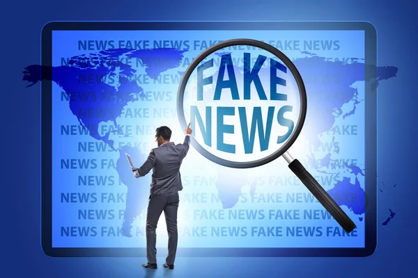 Fake news concept in informatie manipulatie concept — Stockfoto