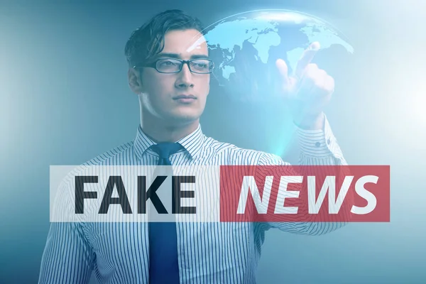 Concepto de noticias falsas en concepto de manipulación de información — Foto de Stock