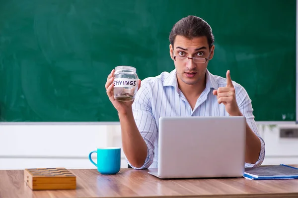 Joven profesor en concepto de remuneración —  Fotos de Stock