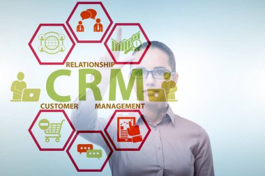 İş kadınıyla CRM custromer ilişki yönetimi kavramı