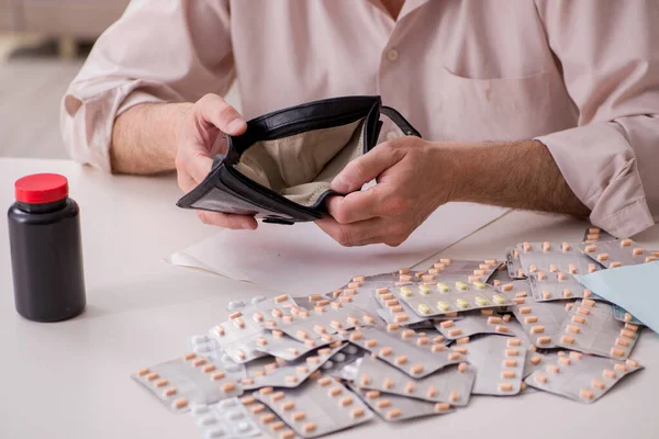 Old sick man suffering at home — Stock Photo, Image