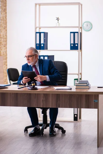 Experienced male judge sitting in the office — Stock Photo, Image