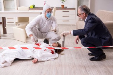 Olay yerinde adli tıp uzmanları var.