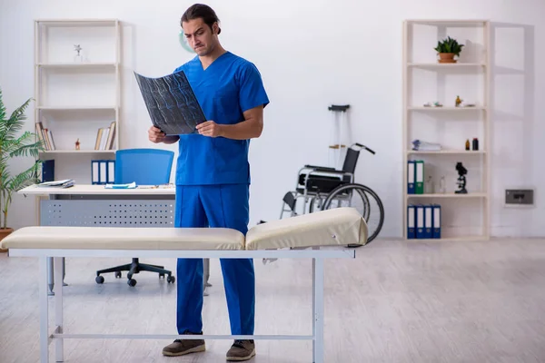 Young male doctor radiologist working in the clinic — Stock Photo, Image