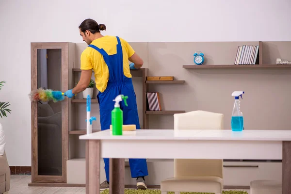 Young male contractor cleaning the house — Stock Photo, Image