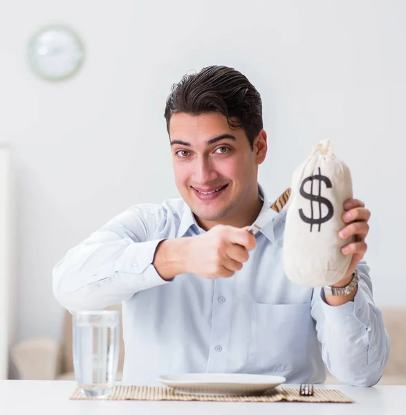 Konzept des teuren Essens in Restaurants — Stockfoto