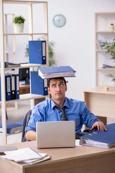 Young businessman employee unhappy with excessive work in the o — Stock Photo, Image