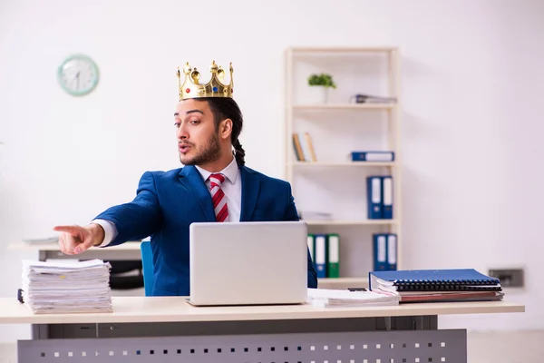 Young king businessman employee working in the office — Stock Photo, Image