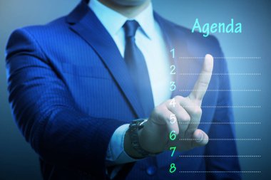 İş adamı toplantı gündemini hazırlıyor