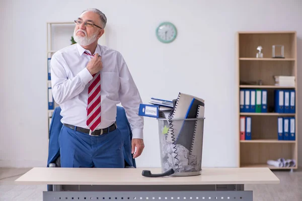 Old businessman employee rejecting new ideas with lots of papers — Stock Photo, Image