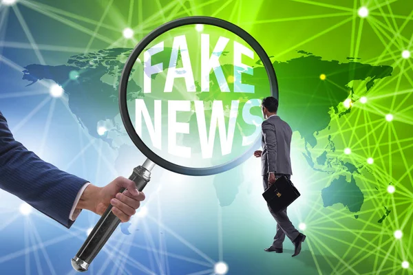 Conceito de notícias falsas no conceito de manipulação de informação — Fotografia de Stock