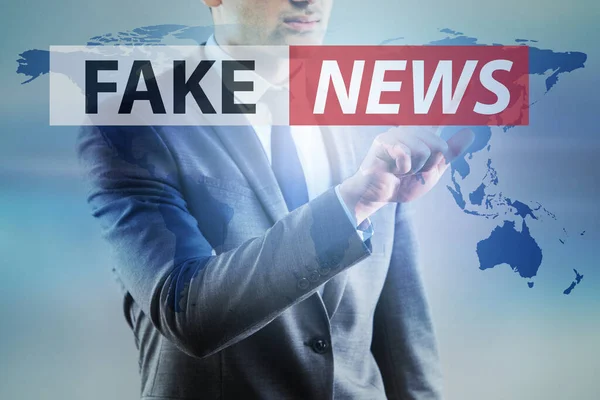 Fake news concept in informatie manipulatie concept — Stockfoto