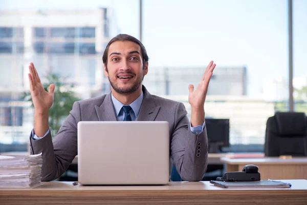 Young male employee working in the office — Stock Photo, Image