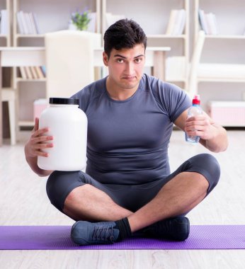 Sporda gıda takviyesi ve sağlıklı yaşam tarzı olan bir adam.