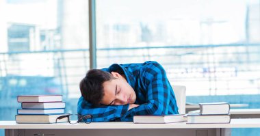 Üniversitede ders sırasında öğrenci