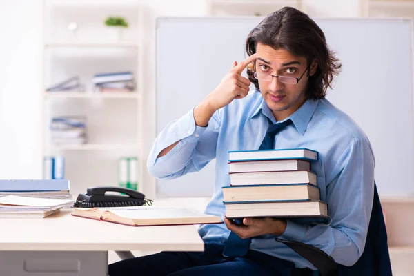 Young businessman student studying at workplace — Stock Photo, Image