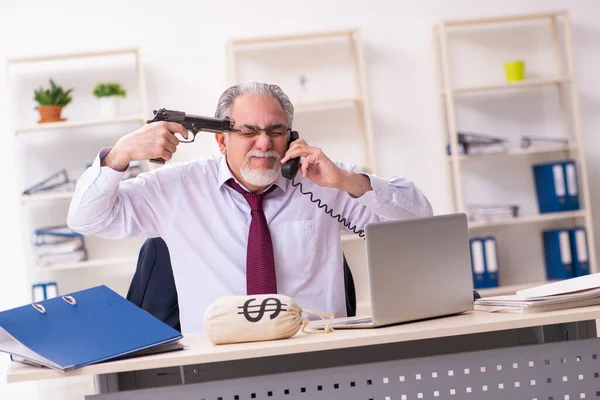 Velho empresário empregado em conceito de falência — Fotografia de Stock