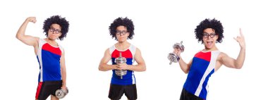 Halterle egzersiz yapan komik bir adam.