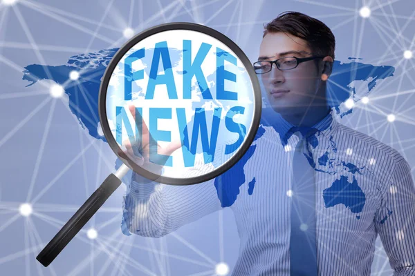 Fake news concept in informatie manipulatie concept — Stockfoto