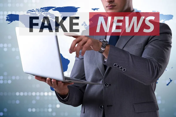 Concepto de noticias falsas en concepto de manipulación de información — Foto de Stock