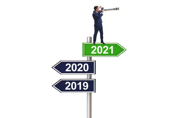 Señal de tráfico y hombre de negocios con 2020 y 2021 —  Fotos de Stock