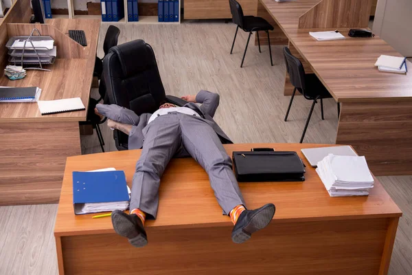 Young male employee sleeping at workplace — Stock Photo, Image