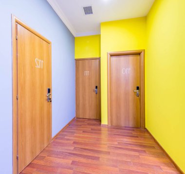 Modern tasarımlı otel lobisi koridoru